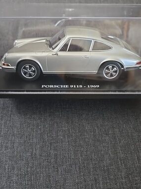 Porsche 911 S 1969 Collectible Model Car